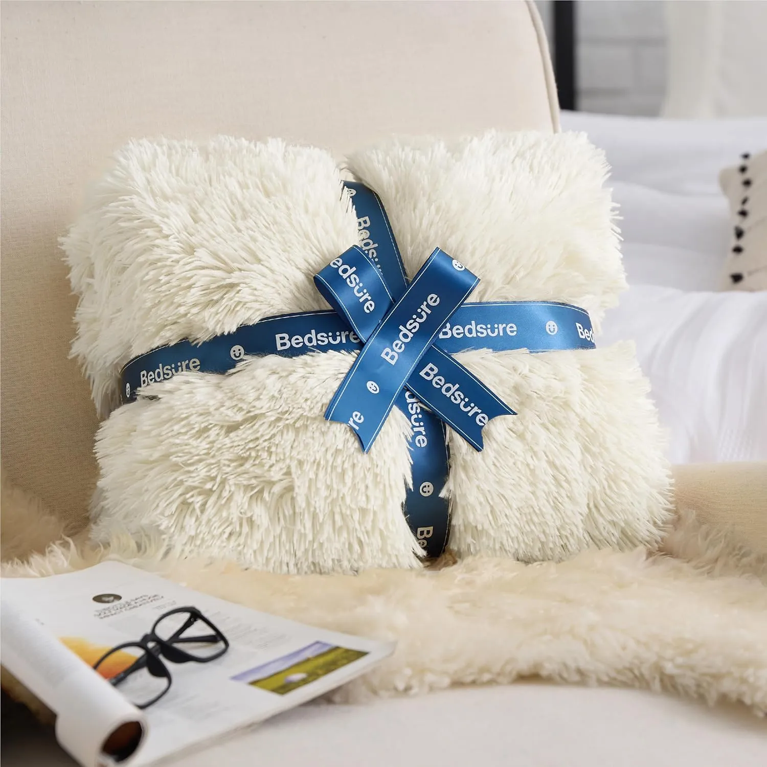 Bedsure Fluffy Cream Throw Blanket Gifts for Women, Men, Soft Fleece Cozy Fuzzy Sherpa Plush Warm Minky Thick Faux Fur Throws for Couch, Bed, Cream Decor House Blanket Gifts for Mom Kids, 50x60